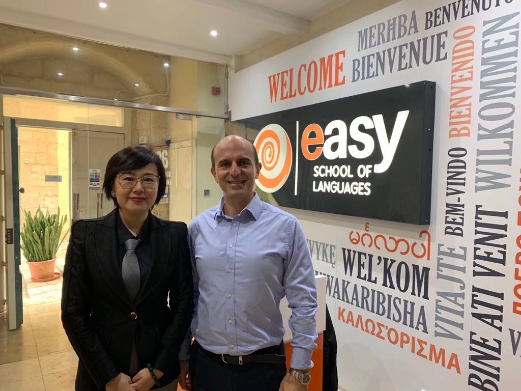 马耳他EASY语言学校住宿条件怎么样？

马耳他留学教育丁老师温馨回复：

在马耳他EASY语言学校学习时，为了满足不同学生的需求，学校可以提供：共用自炊式公寓、一室公寓和寄宿家庭三种住宿选择。
1.共用自炊式公寓：公寓的位置使学校可以在短时间内步行或乘坐公共交通工具方便到达。在这些公寓中，通过与其他共享学生的联系来扩展学习经验。公寓设有单人间、双人间与三人间。费用在255€/周-975€/周不等。
2.一室公寓：位置便利，就在学校附近。每间一室公寓均设有开放式双人床，设施齐全的厨房，起居区，用餐区和一个独立的浴室。费用在375€/周-450€/周不等。
3.寄宿家庭：与寄宿家庭一起生活，可以享受传统的马耳他款待，同时与一起生活的学生练习新掌握的英语语言技能。学生可以选择单人房，也可以选择与正在学习英语的另一个学生合住房间。学校提供三种不同的套餐：住宿加早餐，半膳或全膳。费用在160€/周-375€/周不等。
4.具体信息可以登陆MALTAEDU上查询。