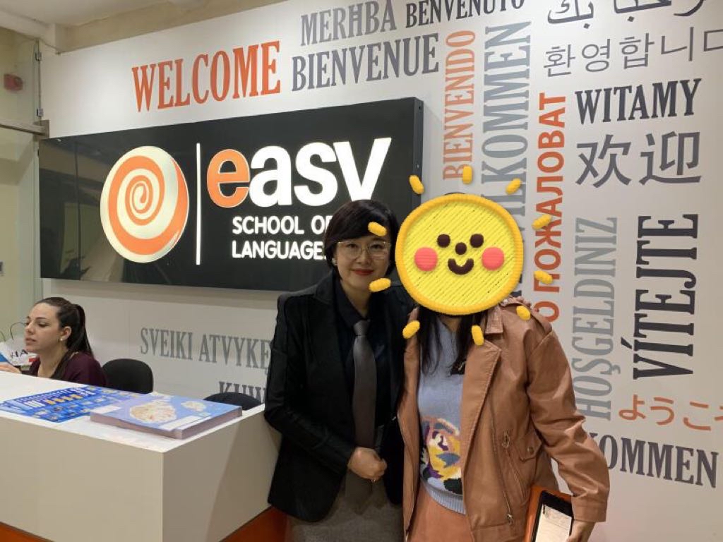 马耳他EASY语言学校住宿条件怎么样？

马耳他留学教育丁老师温馨回复：

在马耳他EASY语言学校学习时，为了满足不同学生的需求，学校可以提供：共用自炊式公寓、一室公寓和寄宿家庭三种住宿选择。
1.共用自炊式公寓：公寓的位置使学校可以在短时间内步行或乘坐公共交通工具方便到达。在这些公寓中，通过与其他共享学生的联系来扩展学习经验。公寓设有单人间、双人间与三人间。费用在255€/周-975€/周不等。
2.一室公寓：位置便利，就在学校附近。每间一室公寓均设有开放式双人床，设施齐全的厨房，起居区，用餐区和一个独立的浴室。费用在375€/周-450€/周不等。
3.寄宿家庭：与寄宿家庭一起生活，可以享受传统的马耳他款待，同时与一起生活的学生练习新掌握的英语语言技能。学生可以选择单人房，也可以选择与正在学习英语的另一个学生合住房间。学校提供三种不同的套餐：住宿加早餐，半膳或全膳。费用在160€/周-375€/周不等。
4.具体信息可以登陆MALTAEDU上查询。