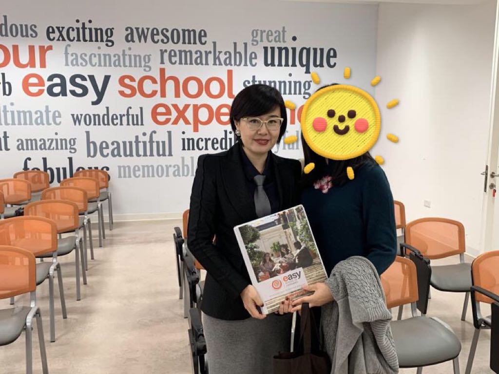 马耳他EASY语言学校住宿条件怎么样？

马耳他留学教育丁老师温馨回复：

在马耳他EASY语言学校学习时，为了满足不同学生的需求，学校可以提供：共用自炊式公寓、一室公寓和寄宿家庭三种住宿选择。
1.共用自炊式公寓：公寓的位置使学校可以在短时间内步行或乘坐公共交通工具方便到达。在这些公寓中，通过与其他共享学生的联系来扩展学习经验。公寓设有单人间、双人间与三人间。费用在255€/周-975€/周不等。
2.一室公寓：位置便利，就在学校附近。每间一室公寓均设有开放式双人床，设施齐全的厨房，起居区，用餐区和一个独立的浴室。费用在375€/周-450€/周不等。
3.寄宿家庭：与寄宿家庭一起生活，可以享受传统的马耳他款待，同时与一起生活的学生练习新掌握的英语语言技能。学生可以选择单人房，也可以选择与正在学习英语的另一个学生合住房间。学校提供三种不同的套餐：住宿加早餐，半膳或全膳。费用在160€/周-375€/周不等。
4.具体信息可以登陆MALTAEDU上查询。